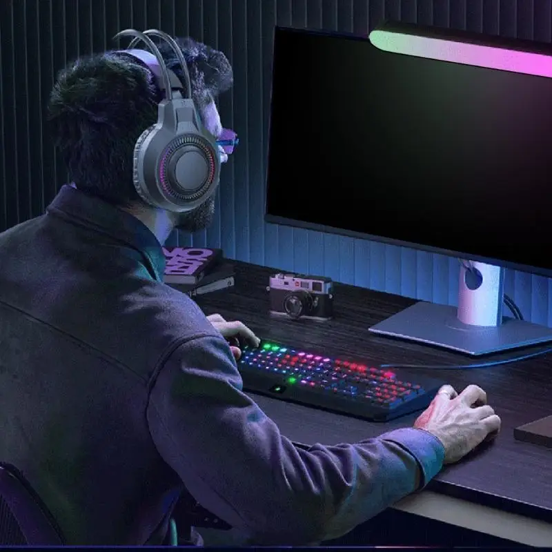 652F Closed Back Wireds Headsets USB Glowing Design Noise Reductions Microphones For Gamers