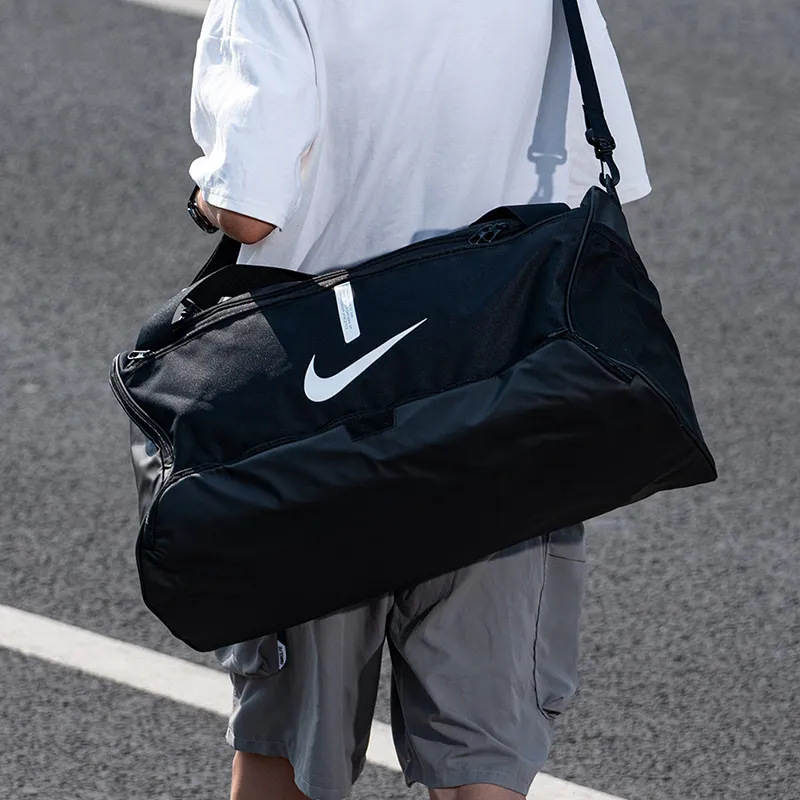 bolsa-de-entrenamiento-nike-para-actividades-fisicas-bolso-bandolera-bolso-deportivo-de-gran-capacidad-para-hombres-y-mujeres-bolso-de-mano-modelo-cu8090-010-1