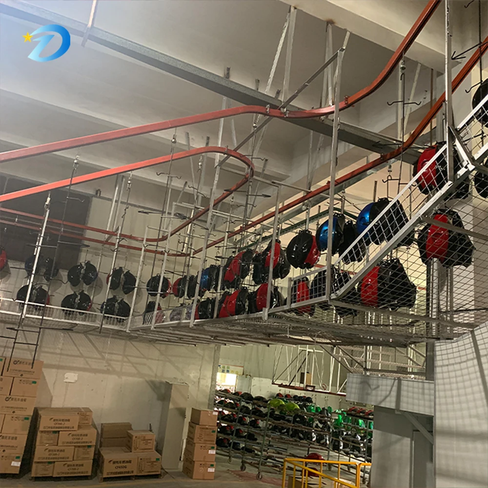 Attrezzatura di rivestimento automatica per verniciatura a conchiglia per spruzzatura del serbatoio del carburante per moto