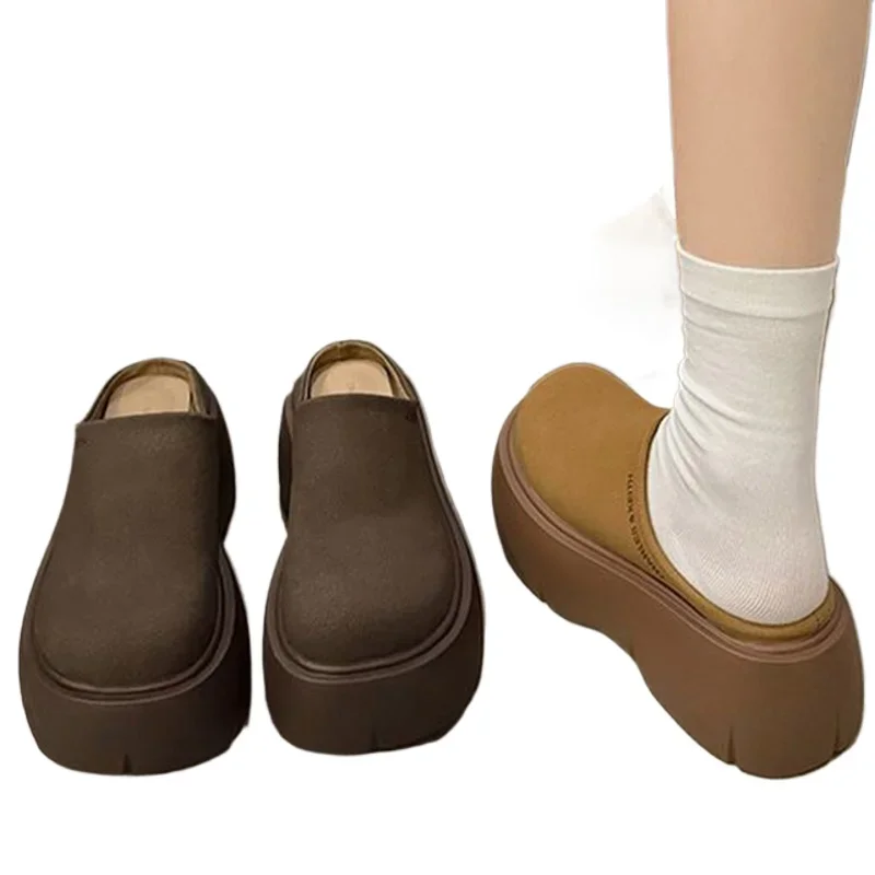 

SyfIyno/2024, новые женские модные тапочки Baotou, осенние новые замшевые туфли с круглой головкой и глубоким вырезом на толстой подошве, удобные туфли на танкетке