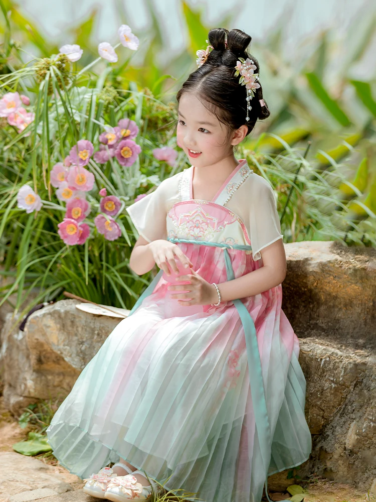 女性のための魅惑的なスーツ、小さな女の子の古代スタイルのドレス、胸のドレス、子供の中国スタイル、赤ちゃんのスーパーフェア、夏