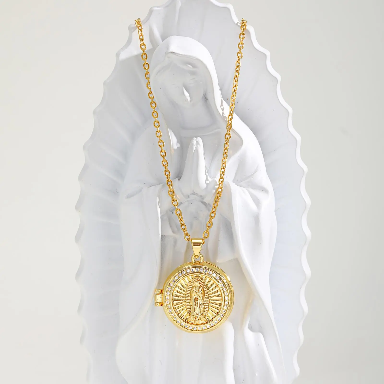 Vnox Metal AAA Zircon Inlaid Virgin Mary Necklace, Gold Plated Can Open Pendant, Classic Religious Jewelry