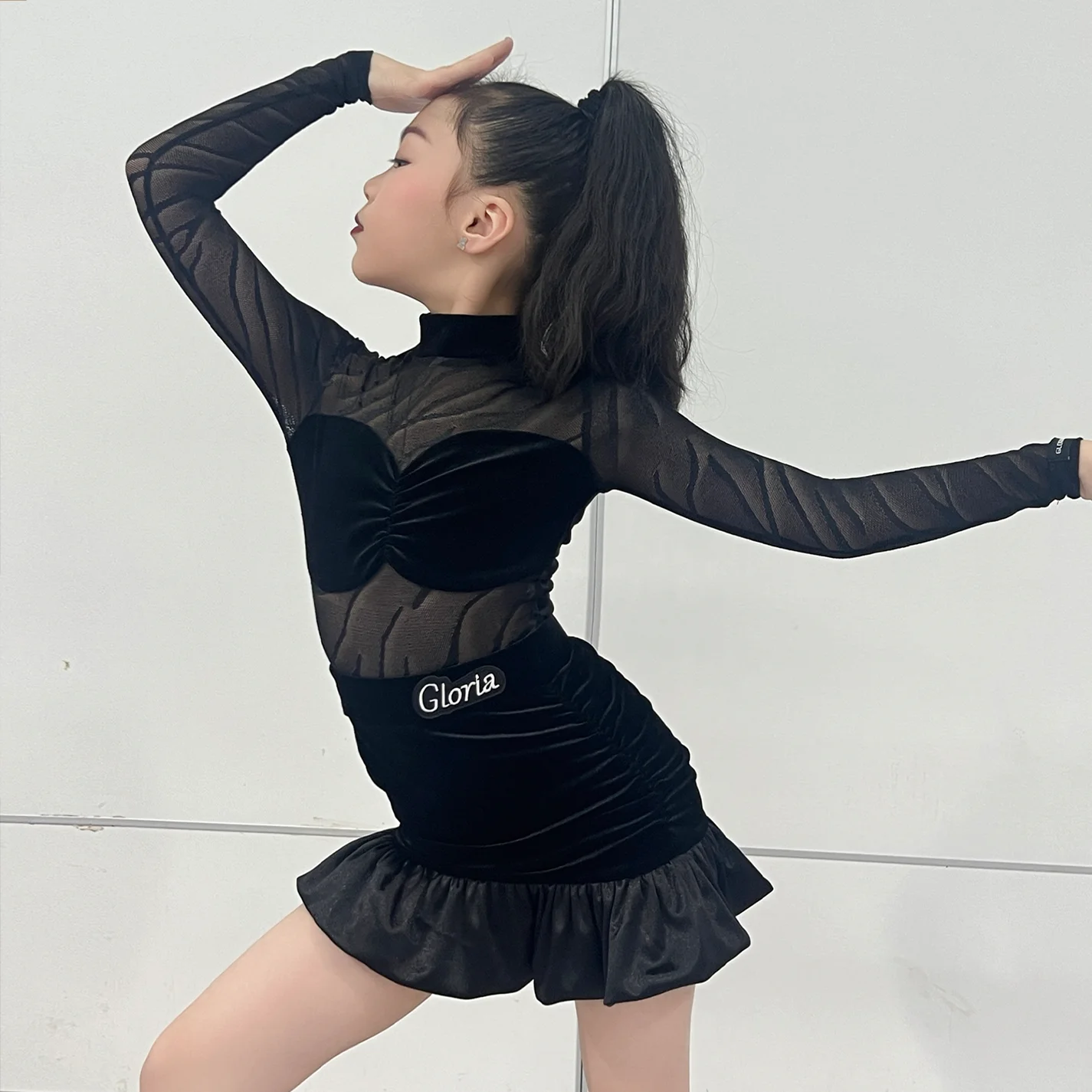 

2025 New Latin Dance Competition Clothing For Girls Long Sleeved Split Skirts Velvet Suit Samba Chacha Latin Costumes XH3812