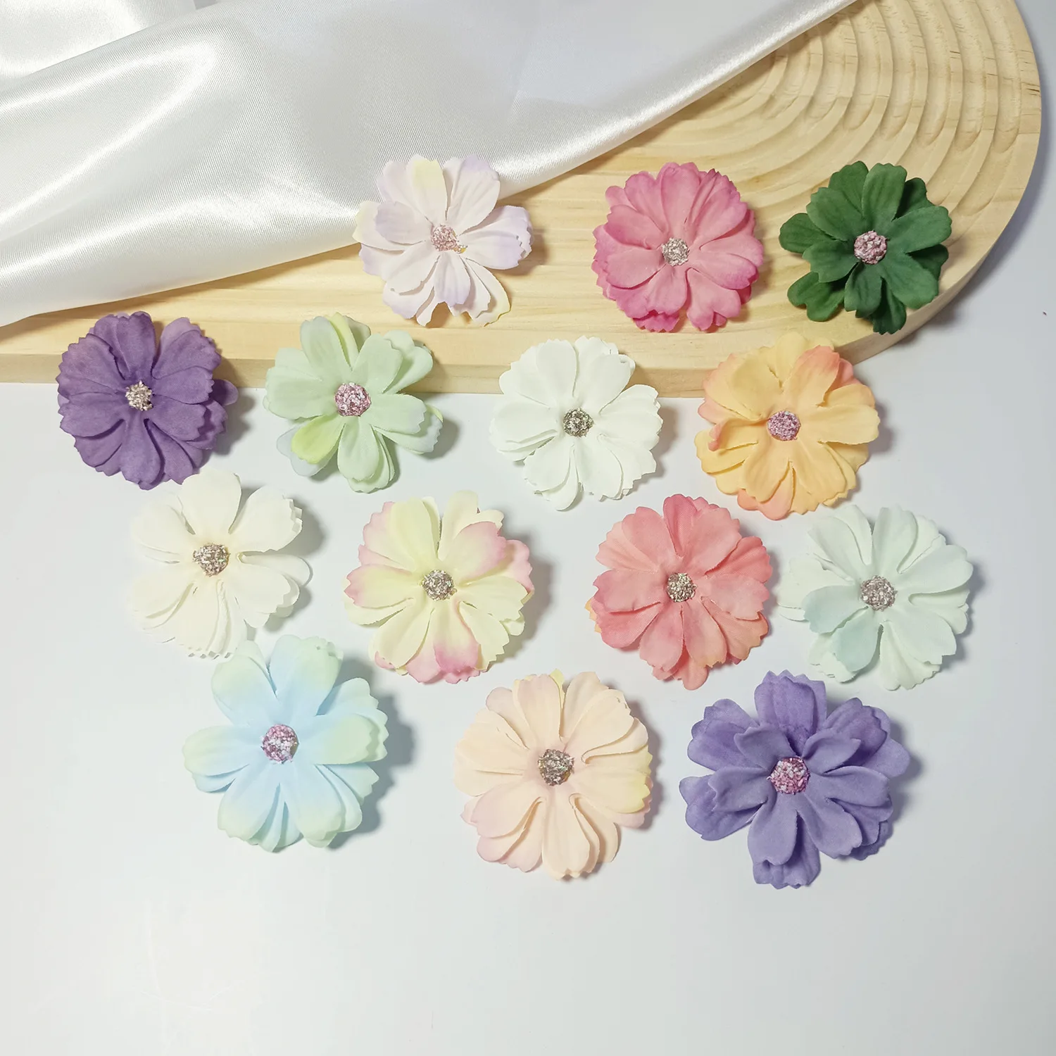 

50Pcs Daisy Artificial Flowers Head Silk Fake Flowers Wedding Decoration Home Decor DIY Craft Wreath Gift Garland Accessory