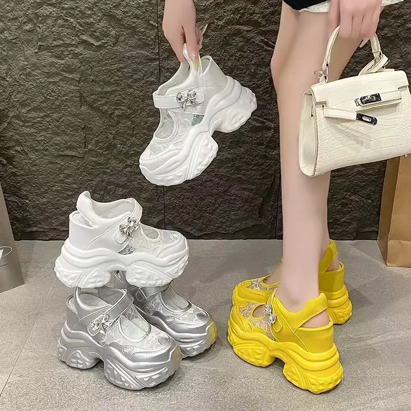 Nuovi sandali sportivi da donna estivi 2025 moda antiscivolo morbidi e traspiranti scarpe con plateau spesse 11CM tacchi sandali comodi di tendenza