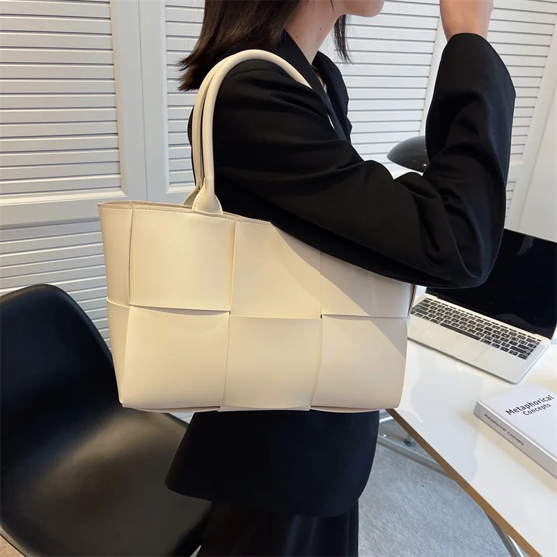 

2024 New Trendy High-End Style Shoulder Bag Women's Bag Large Capacity Versatile Portable Big Tote Bag