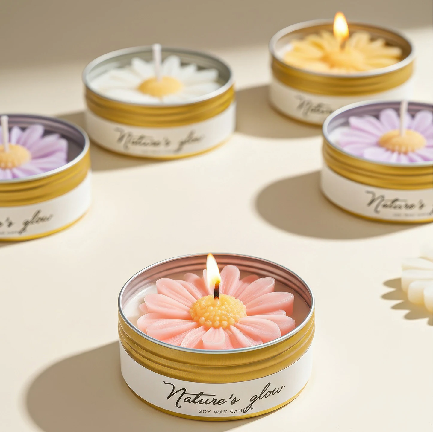 Kamillenduft-Kerze in Dose, Handgemachte Sojawachs-Blumenkerze, Rauchfreie Aromakerze für Schlafzimmerdekoration, Romantisches Geschenk für Frauen