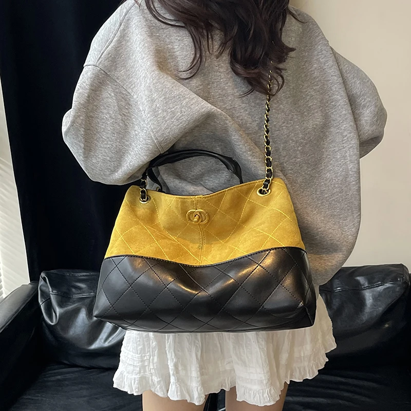 2025 أوائل الخريف جديد سعة كبيرة سلسلة حقيبة المرأة موضة التنقل حقيبة عالية الجودة محكم الكتف حقيبة كروسبودي حمل B