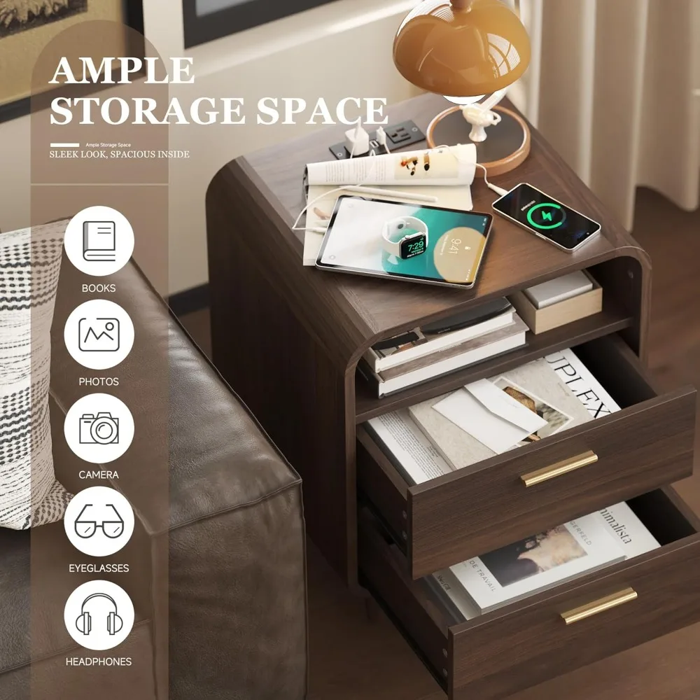 منضدة حديثة من منتصف القرن مع قاعدة شحن، وطاولة بجانب السرير مع درجين وأرفف مفتوحة، وطاولة جانبية وطاولة نهائية