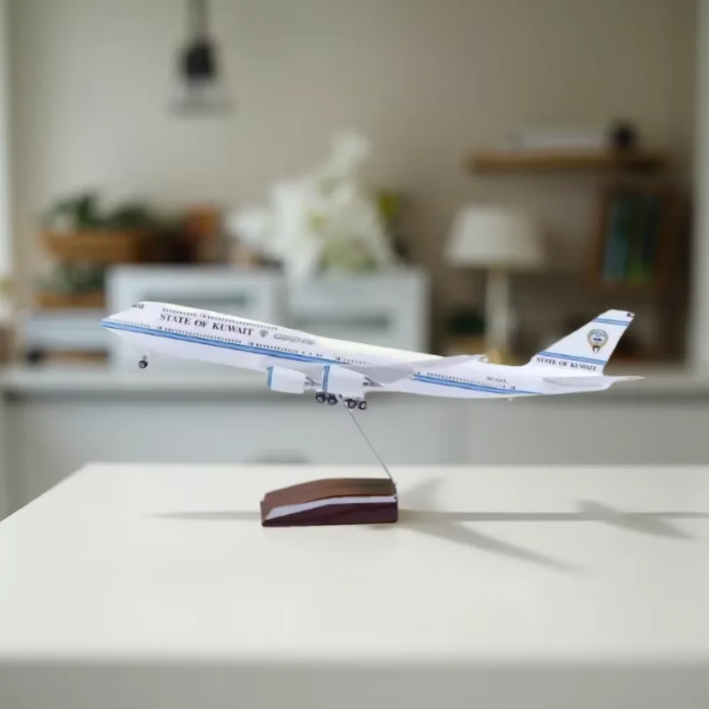 1/150 Scale Aircraft B747 Kuwait Diecast Airplanes 47cm Resin Plane Model With Landing Gear Wheels For Collection Static Display