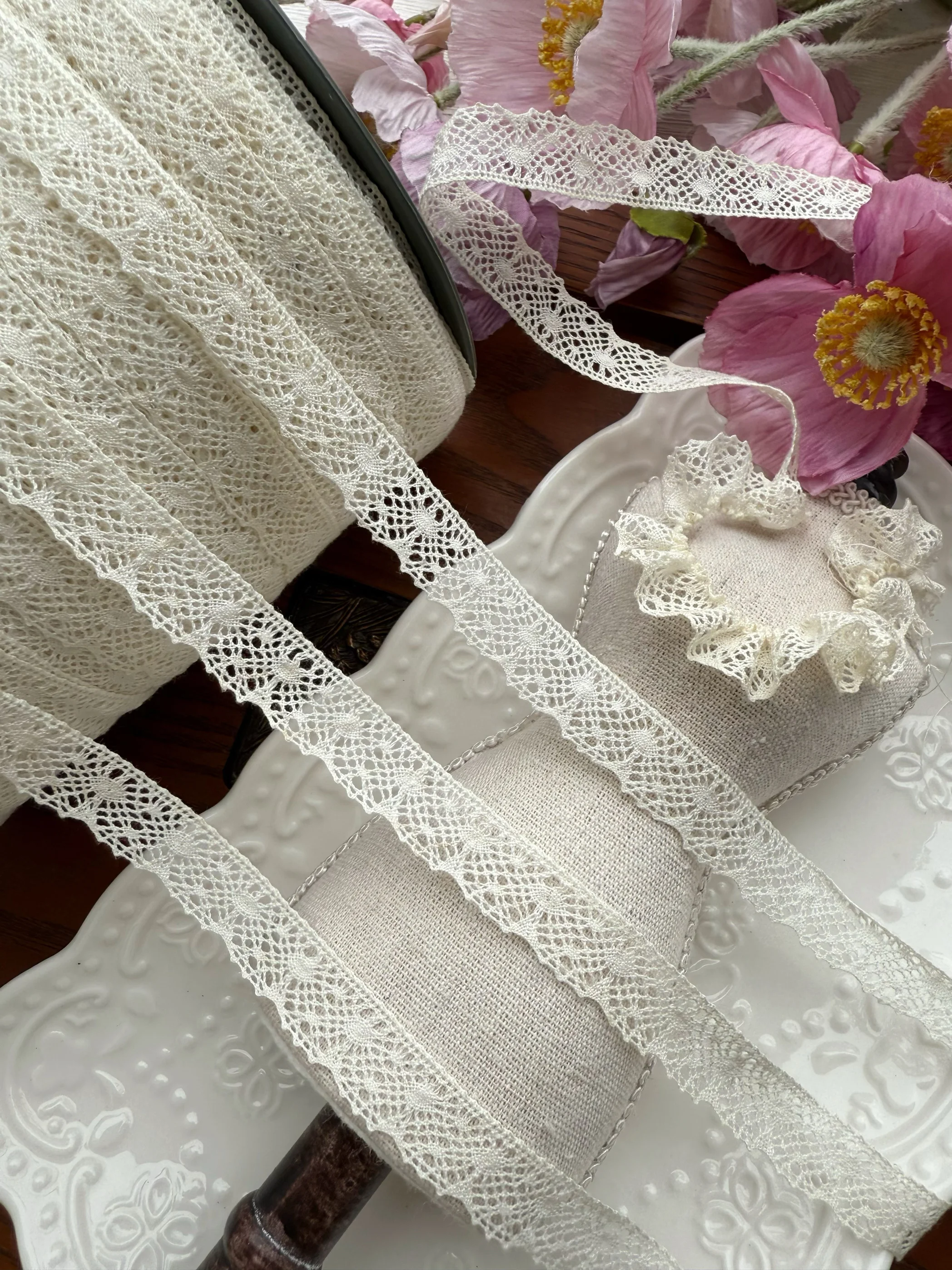 

Handmade Thin Cotton Tead Gauze French Lace Simulation Pleated Eing Material for DIY Vintage Doll Clothes And Hair Acc...