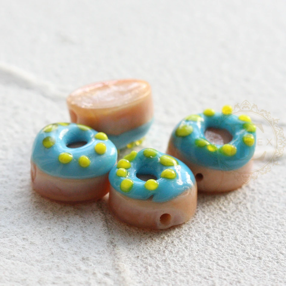 DIY Supply-2 Pieces Lamp worked Glass Spacer Beads - Heart or Cake (G430)