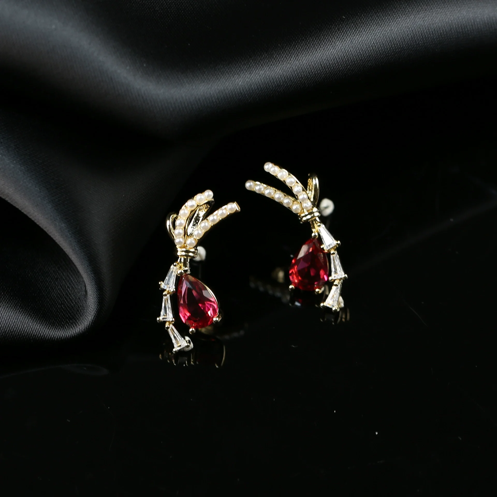 

925 Silver Needle Luxury Pearl Red Gemstone Bunny Drop Earrings, Elegant Bridal Wedding Jewelry Gift for Women