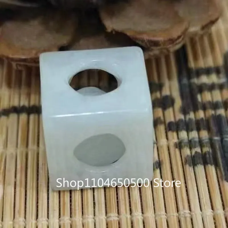 

Jade Jade Hollow Passepartout Transshipment Bead Pendant Starts Shipping