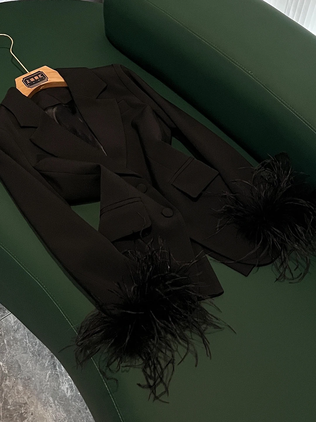 

New Women's Loose Fit Long Sve Bla Suit Jaet Feather Decorated Commute Sle Faionable Casual Outerwear WY090