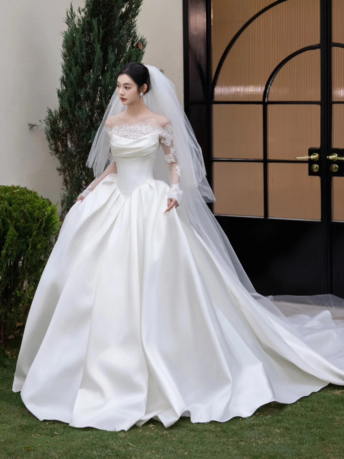 French off-Shoulder Satin Long Sleeve Wedding Dress 2026 New Mori Style Super Fairy Bride Advanced Texture High-End Trailing