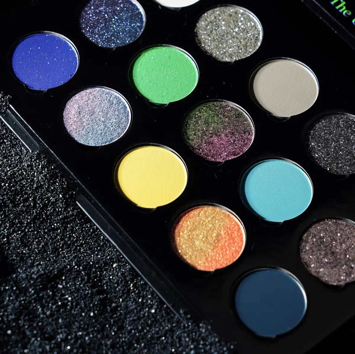 The U Cosmetic Cosmic Eye 15 Color Matte Shimmer Chameleon Eyeshadow Plate Y2K Eyeshadow Makeup