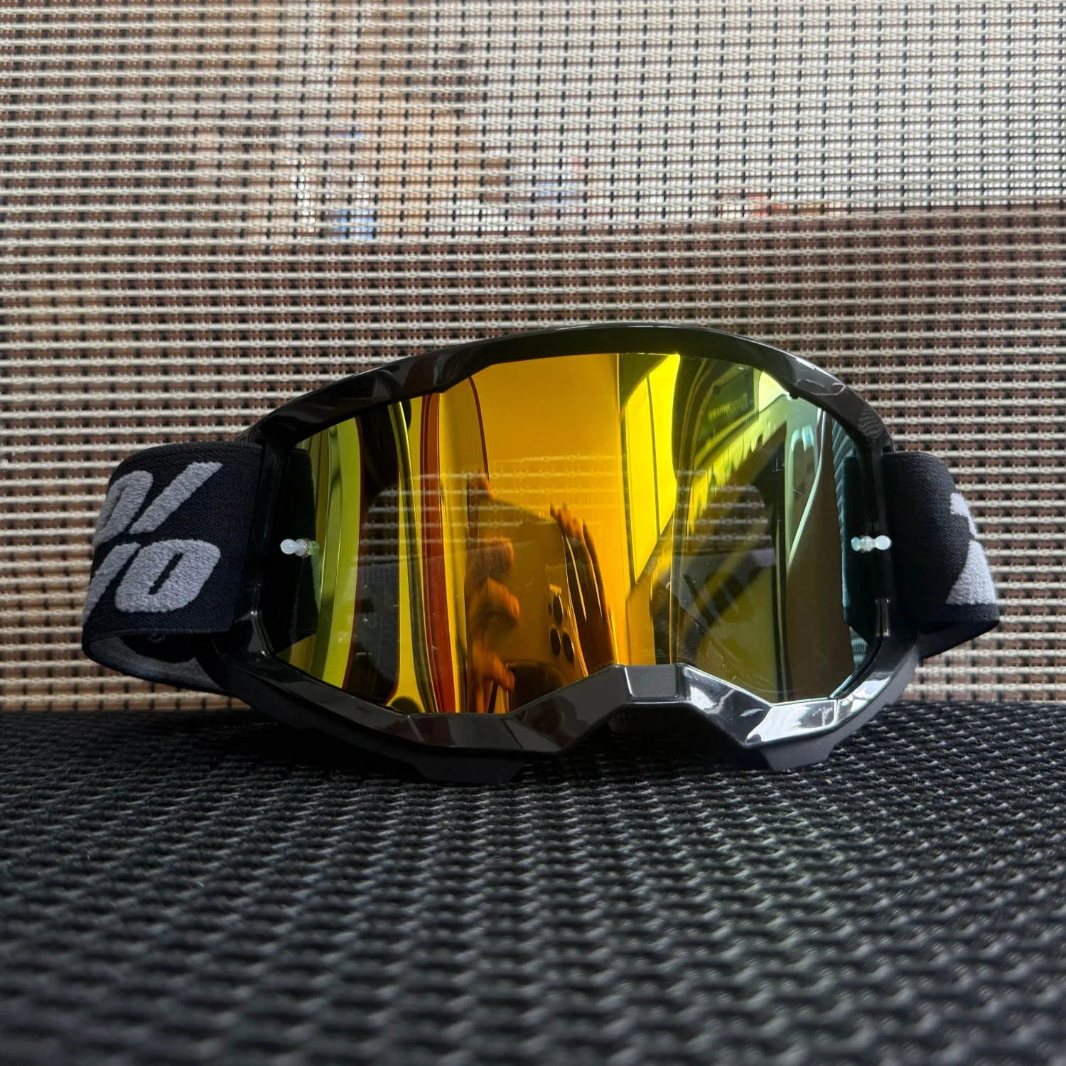 Professional HD Motocross Goggles UV400 Non-Slip Wind Dust Proof for Offroad Skiing And Riding Compatible with Various Helmets O
