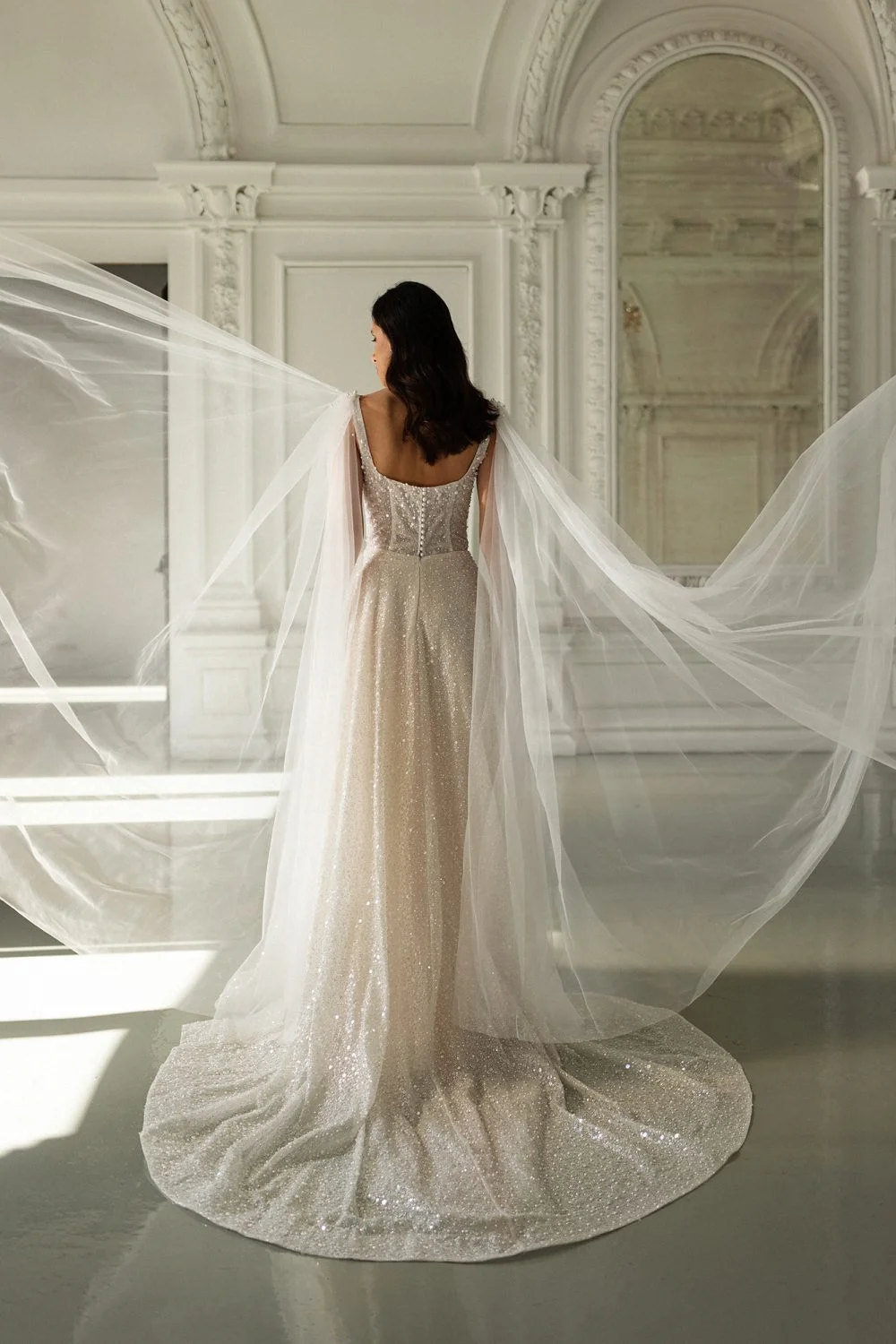 فستان زفاف مخصص برقبة مربعة وحزام سباغيتي على شكل حرف A مع ذيل محكمة فستان زفاف أنيق مطرز للعرائس #2