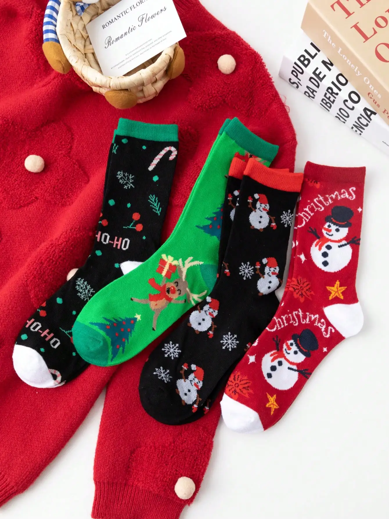 4 pairs/sets Ladies Christmas color contrast snowman Santa Claus, elk pattern sock combination suitable for Christmas