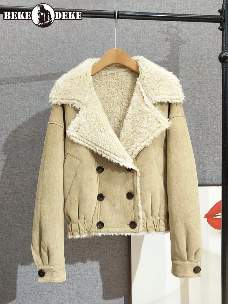 เสื้อโค้ทขนแกะแท้สำหรับผู้หญิง สไตล์วินเทจ กระดุมสองแถว สำหรับฤดูหนาว หนา อุ่น สบาย ปกพับได้ แจ็คเก็ตสั้น ขนแกะตัดใหม่ รุ่นใหม่