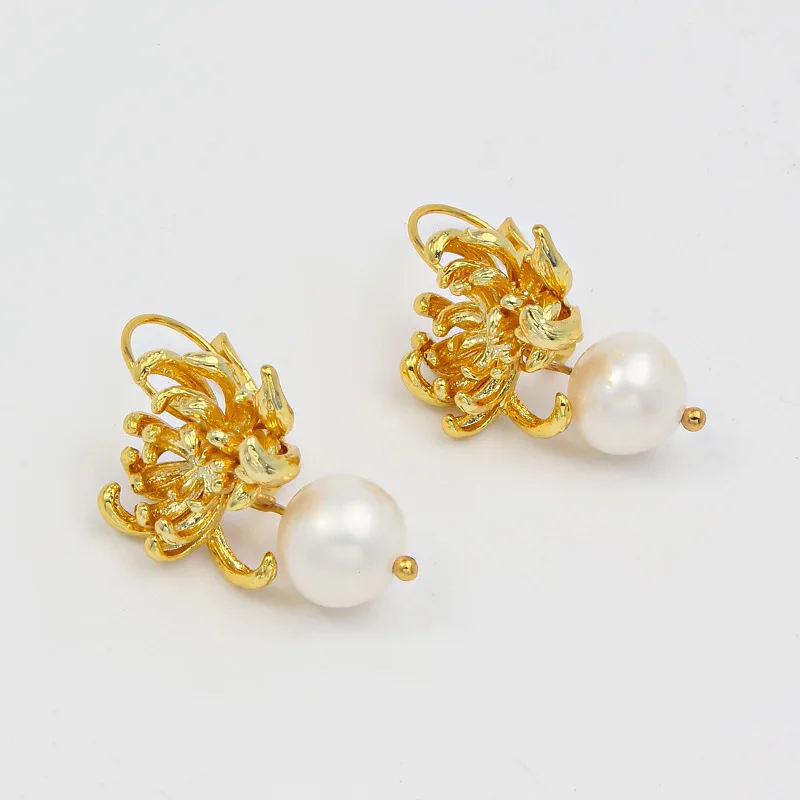 

Pearl Earrings High-grade Sense Niche 925 Silver Needle Gentle Flower Earrings Female