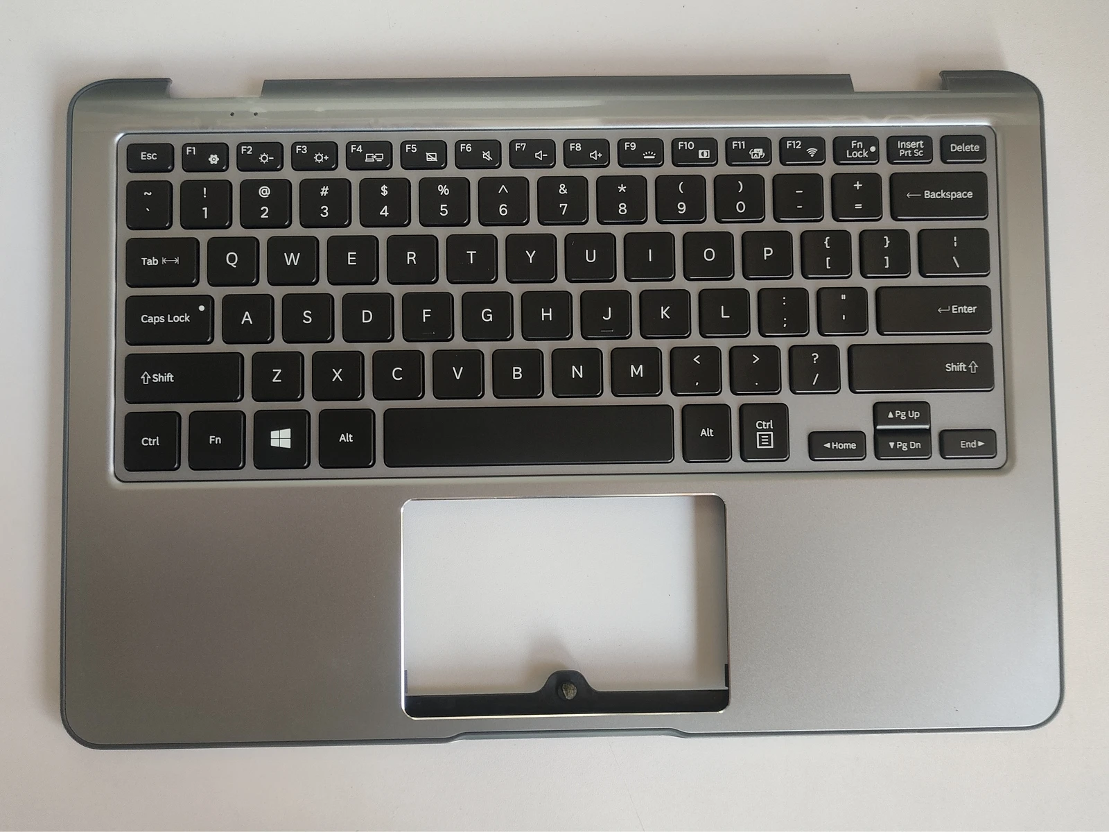 

Новая верхняя часть корпуса (палмрест) для Samsung 730QAA NP730QAA с американской клавиатурой с подсветкой BA98-01386A
