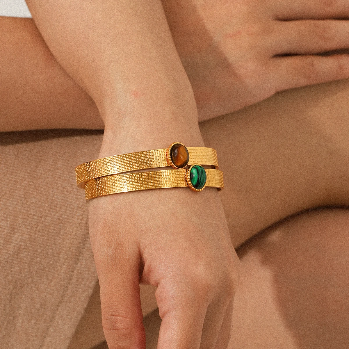 

Fashionable Luxury Stainless Steel Bracelet Retro 18k Gold Plated Waterproof Opening Bracelet Women's Jewelry Set