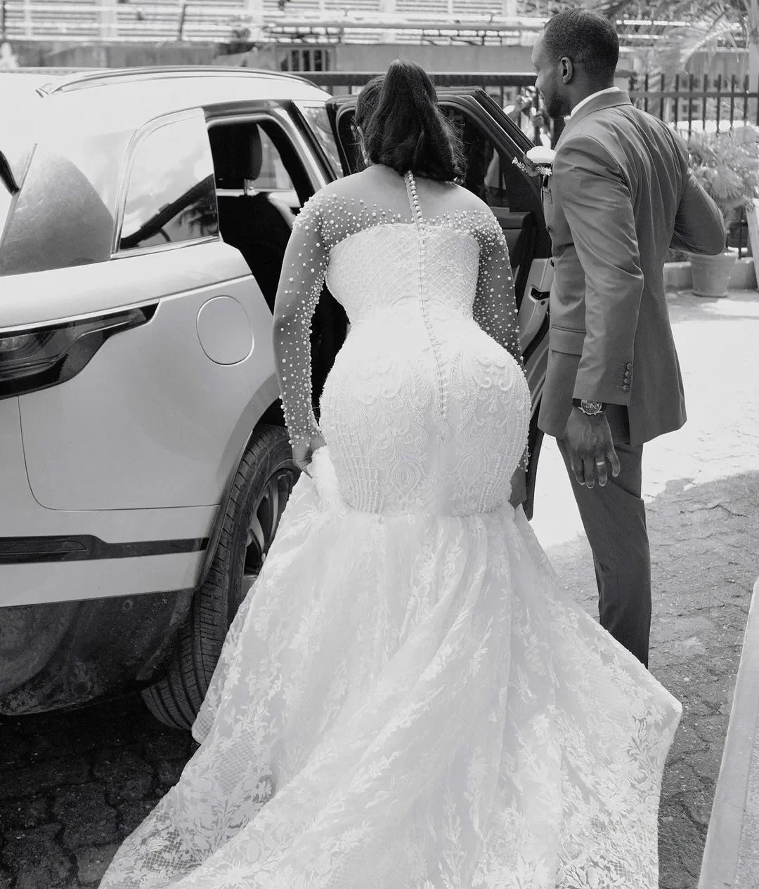 Suknie ślubne syreny szyte na miarę dla panny młodej, przezroczyste iluzje, długie rękawy, aplikacje, koraliki, koronka ślubna