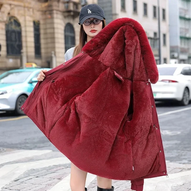 Ladies' Addensare Parker 2025 Nuovo Inverno Peluche Giù Giacca di cotone Temperamento delle donne di fascia alta Moda Cappotto caldo con cappuccio a prova di freddo