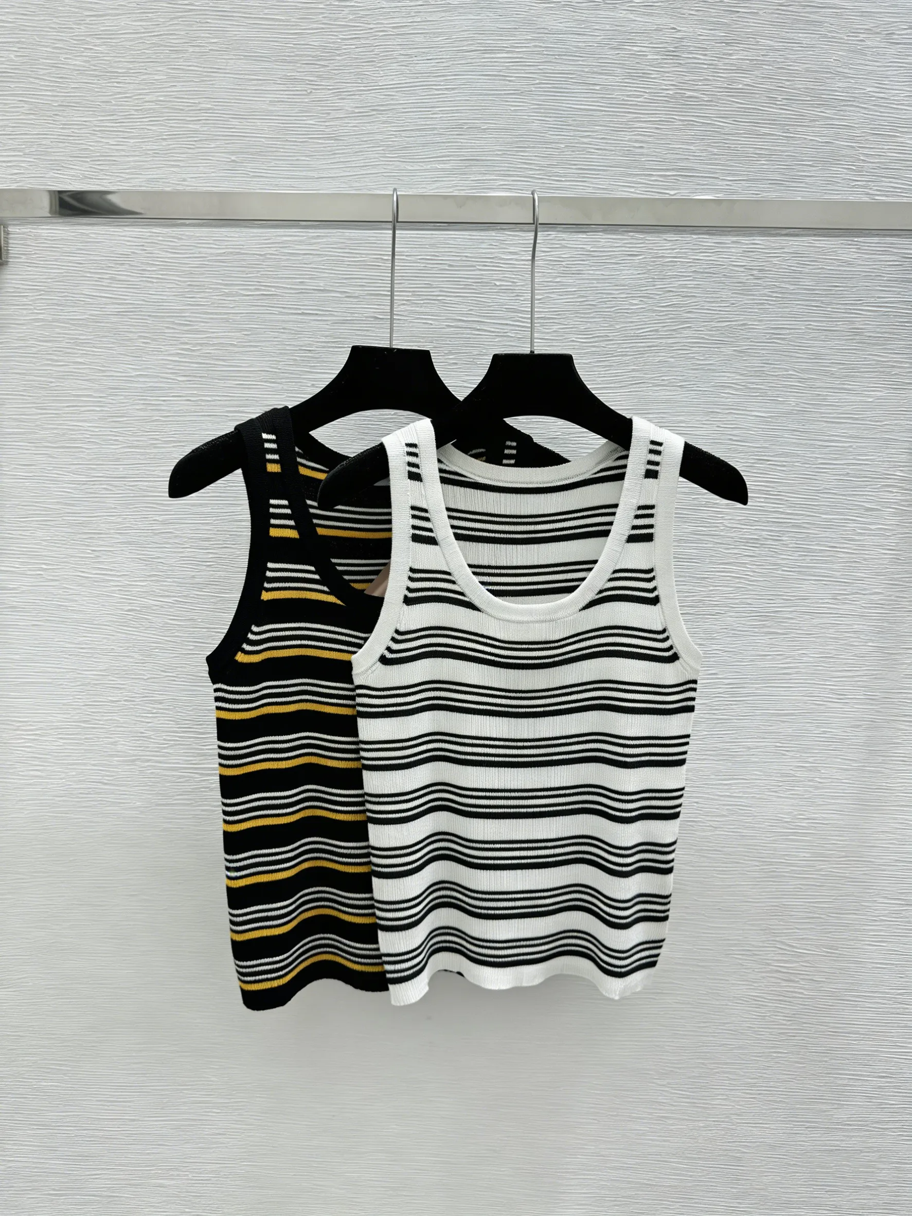 High-Quality Fashion Casual Sleeveless Striped Women's Top Trendy Comfortable Ladies Shirt