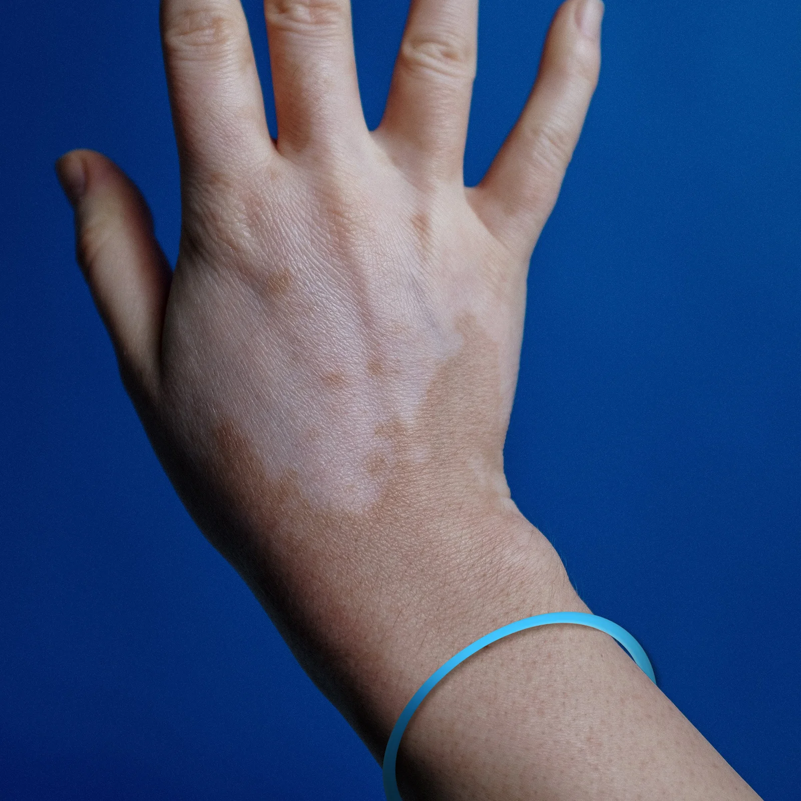 

12Pcs Neon Silicone Bracelets Fashion Candy Color Wristbands Skin-Friendly Flexible for Events Birthdays Travel Sports Team