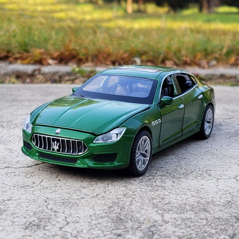 

1/32 Alloy Maserati Quattroporte Car Model Diecasts Metal Vehicles Sound Light Pull Back Simulation Car Kids Gift Toy