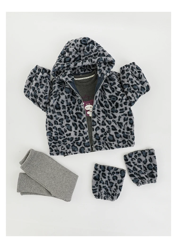 طقم بناتي 2025 بنقشة الفهد الأزرق معطف حراري من القطيفة وأكمام جورب ملابس شتوية سميكة من الصوف مقاومة للرياح للأطفال من سن 1 إلى 7 سنوات #5