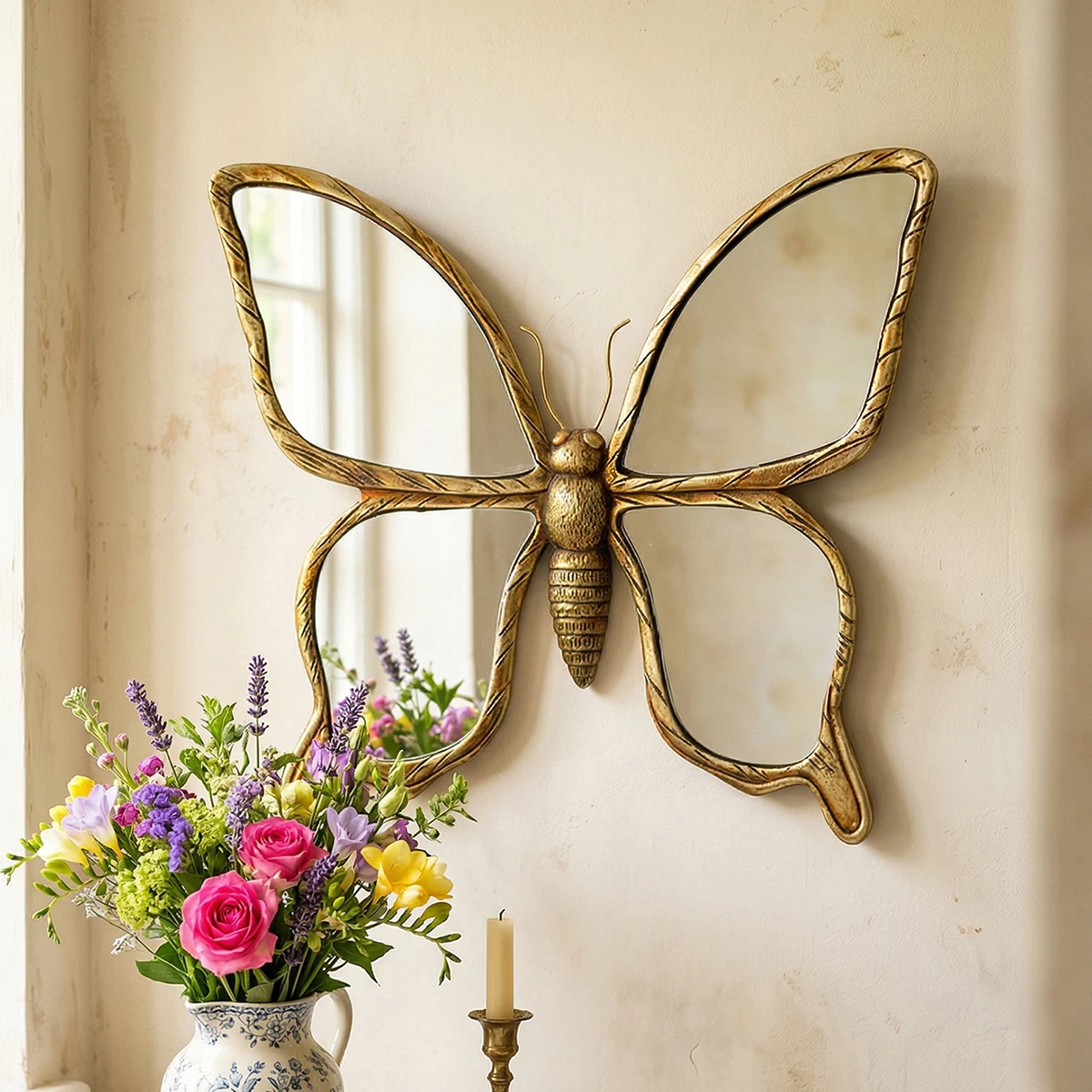 1PC, European-style Golden Butterfly-shaped Decorative Pendant, Made of Resin, an Elegant Indoor Wall Decoration Item