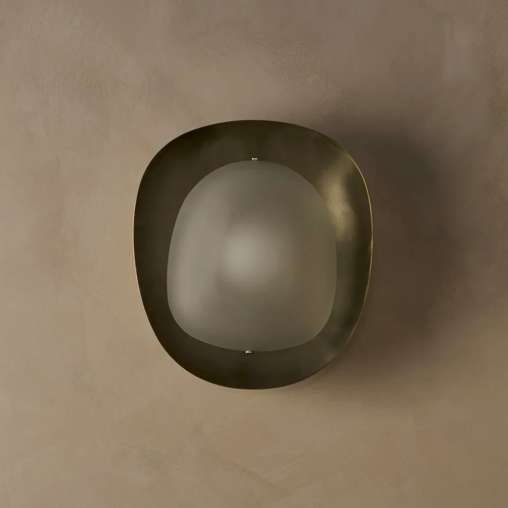 Artistic Retro Resin Wall Lamp French Vintage Style LED Decorative Wall Sconce for Living Room TV Background Bedroom Bedside