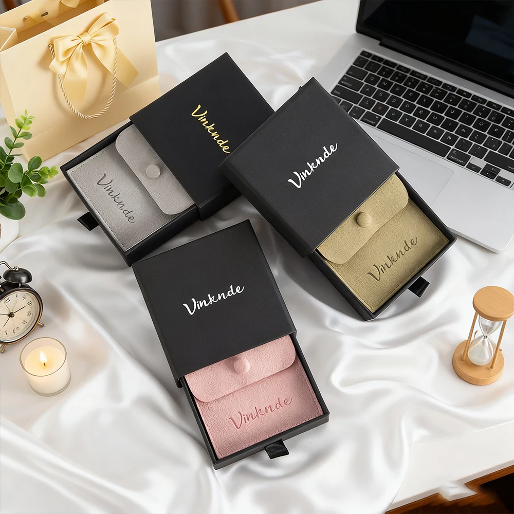 

50 шт., сумка для ювелирных изделий из микрофибры, сумки на кнопках, упаковочные коробки для бумажных ящиков на заказ, дорожные серьги, брошь, кольцо-органайзер, чехол