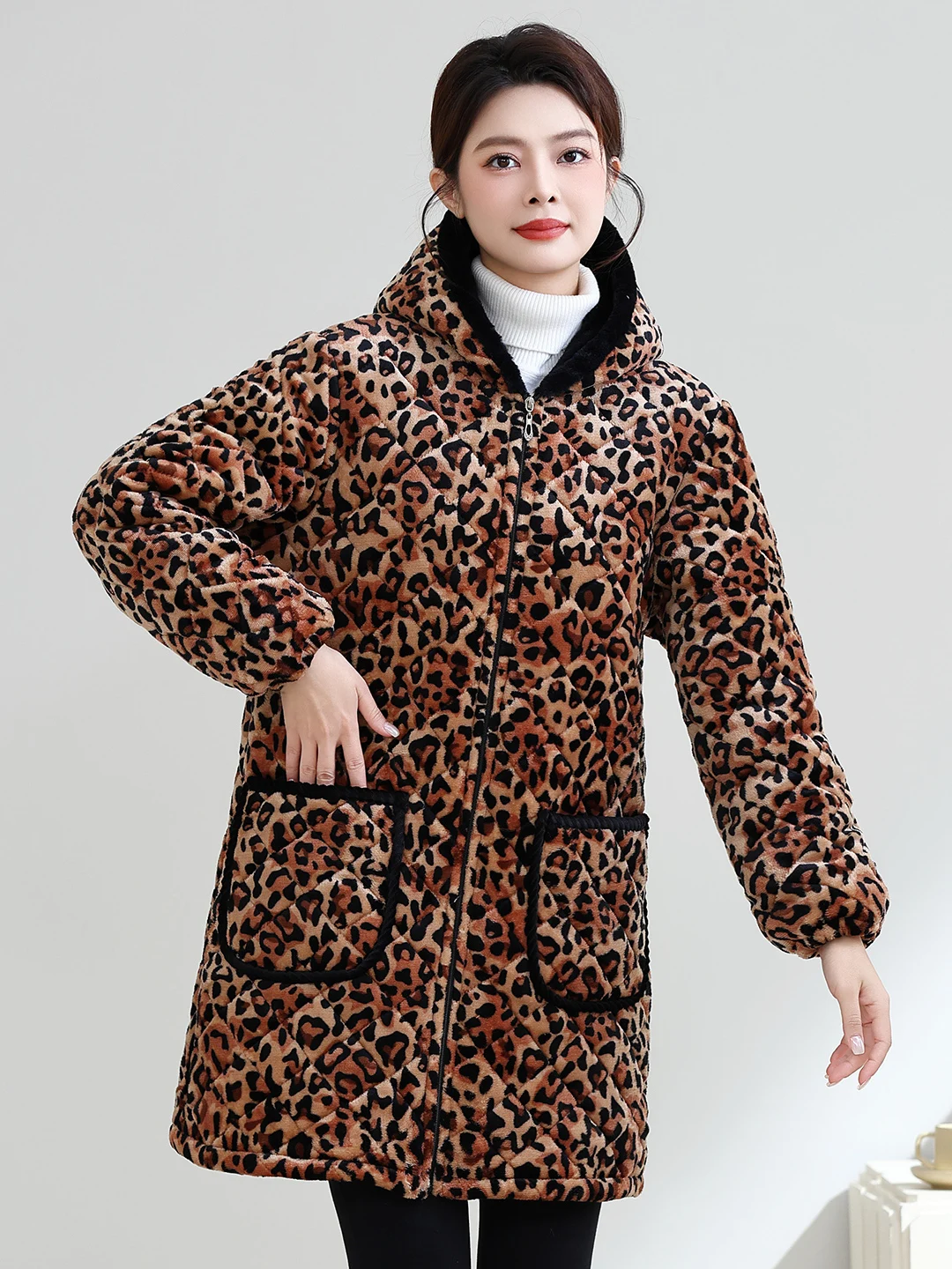 

Утепленное фланелевое зимнее пальто для женщин среднего и старшего возраста с капюшоном, в клетку, из хлопка, для работы, грязеотталкивающее, для мам