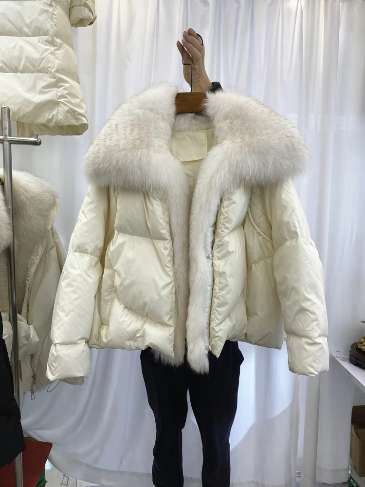 Abrigo de plumón blanco con cuello de piel de zorro Real para mujer, Chaqueta corta de lujo, ropa de calle gruesa y cálida, moda de invierno,