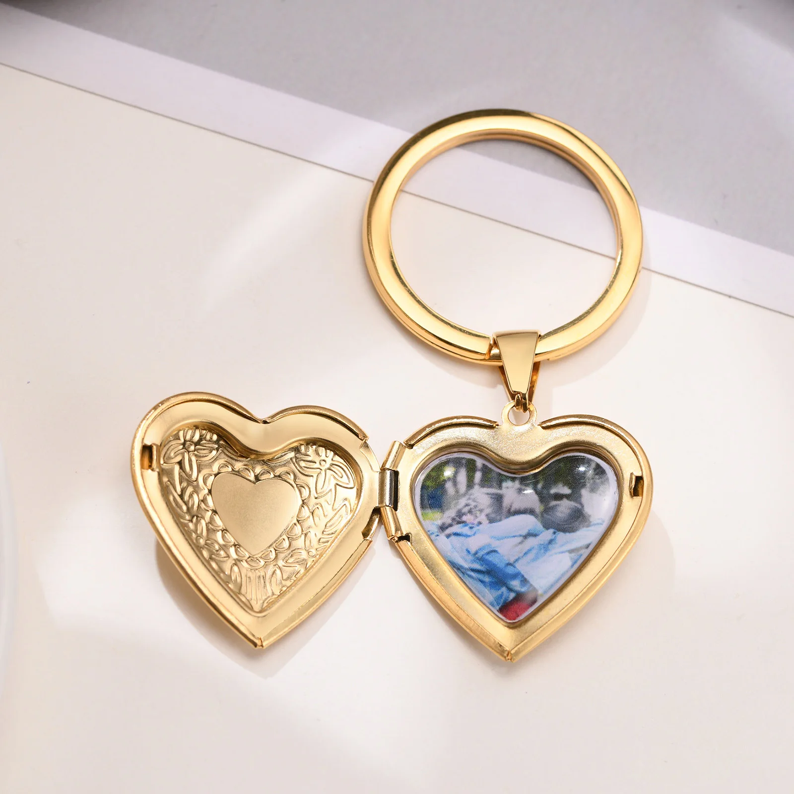 Gold Color Heart Keychain, Photo and Text Engraved, Stainless Steel Charm Keyring Mother\'s Day Gift