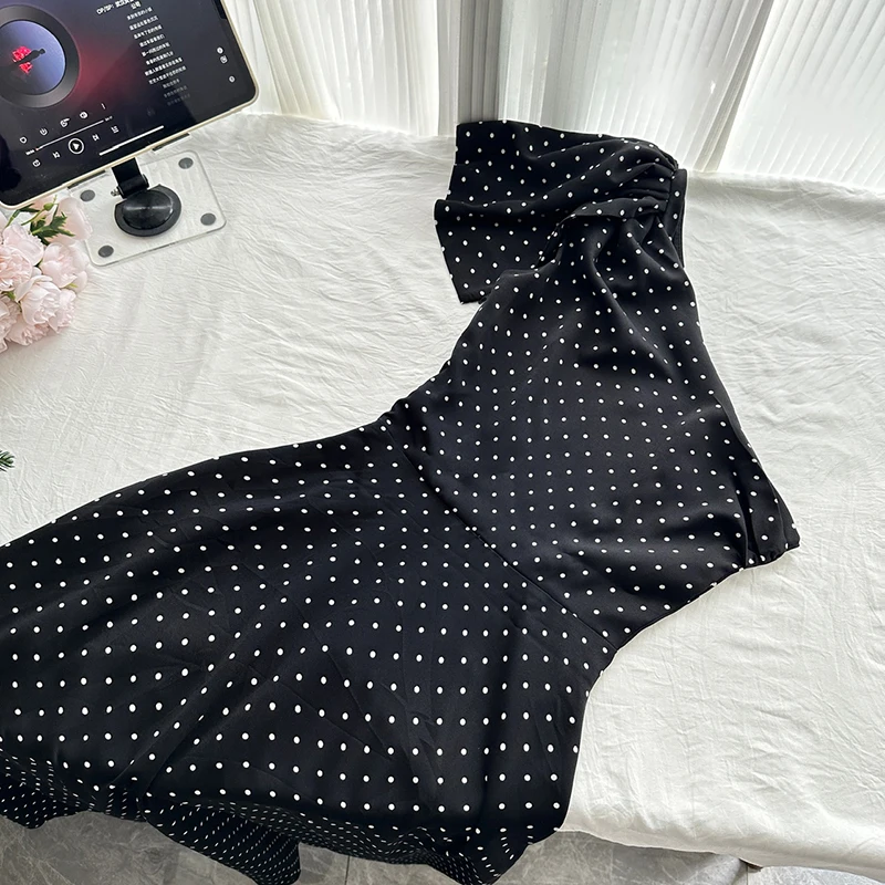 Französischer sexy diagonaler Kragen, rückenfrei, Hosenträger, langer Rock, elegantes Retro-Kleid mit gepunkteter Taille, Frühling und Sommer 2022, modisch