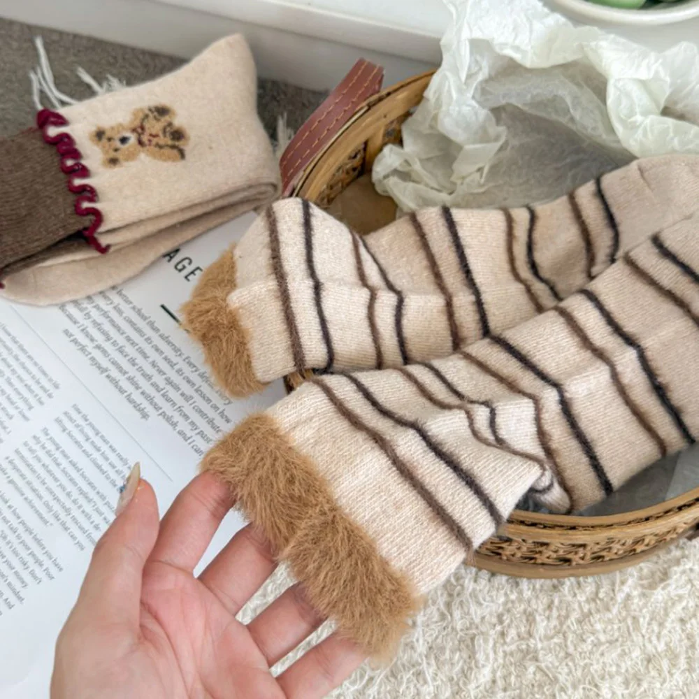Koreaanse stijl dameswollen sokken Happy Cartoon Bear Warm houden Winter Kawaii Vloersokken Mode Ruche Rand Casual Sokken Vrouw