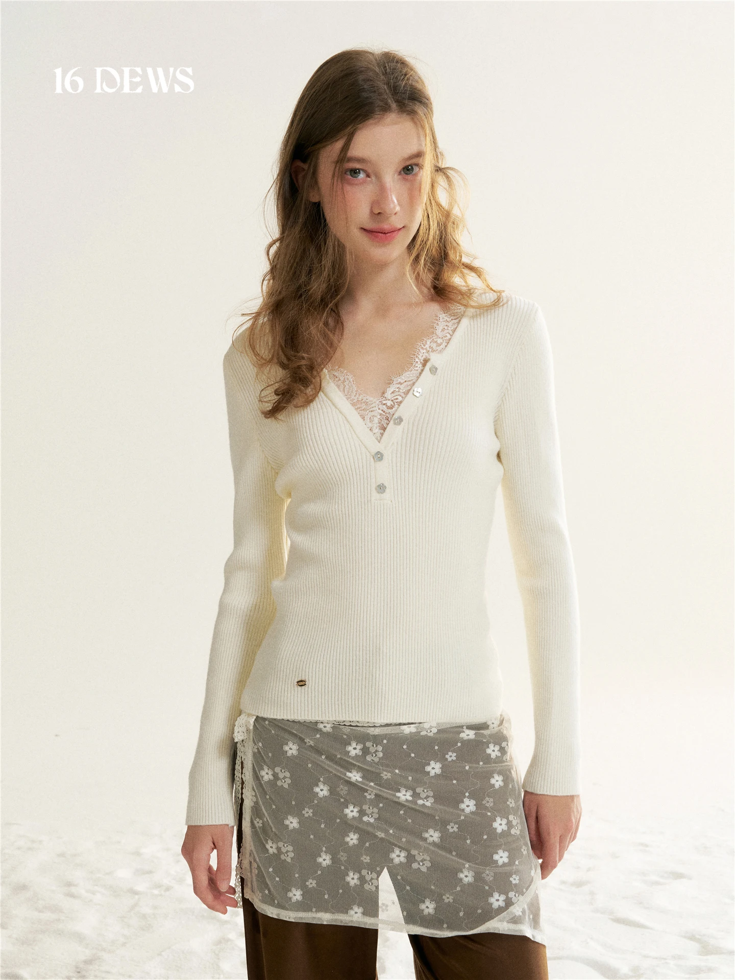 

16DEWS Women's Long Sleeve Knitted Lace Casual V-neck Top Slimming Beige Button Splicing Design Winter Fashion Simple Style