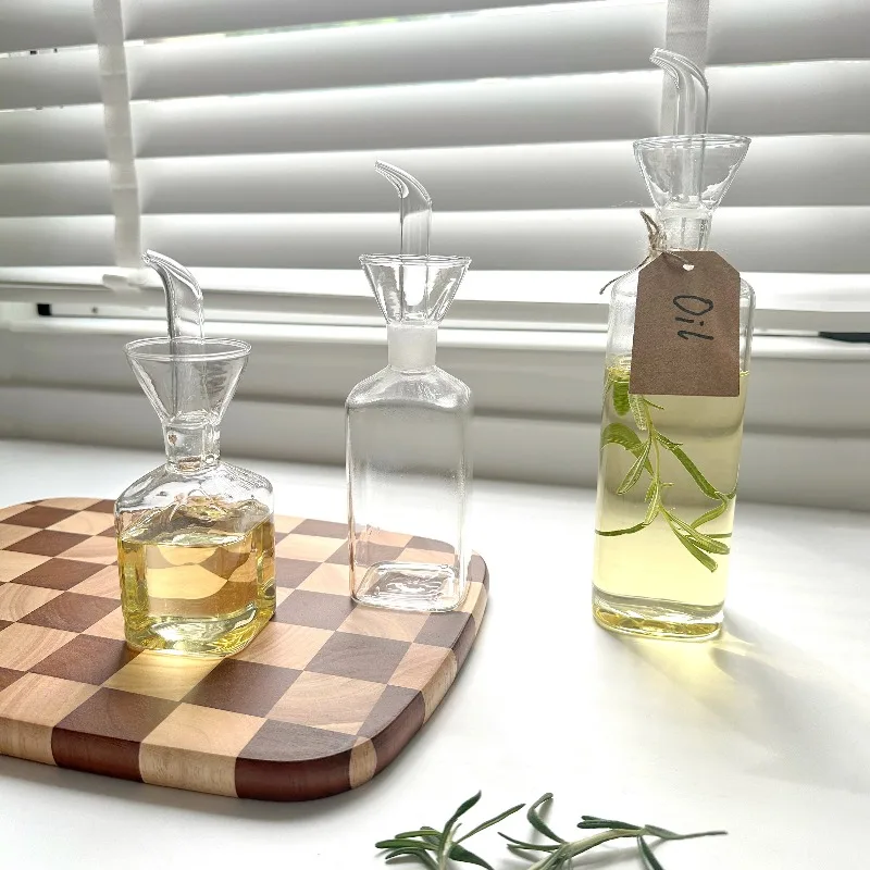 

High Borosilicate Glass Oil Bottle with Eagle Beak Design No Oil Hanging Easy To Clean Household Leak Proof Seasoning Bottle