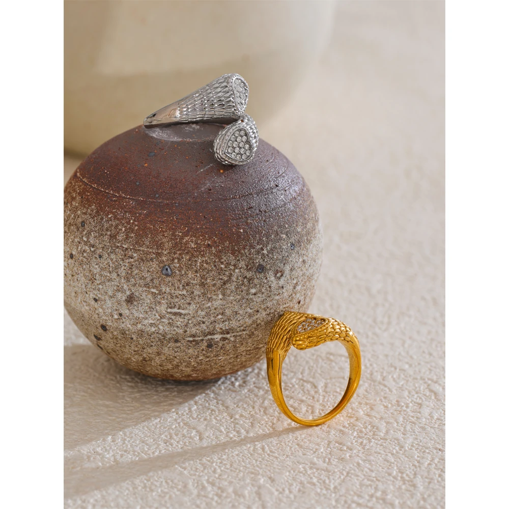 Yhpup Stylowy regulowany pierścionek ze stali nierdzewnej z cyrkoniami w kształcie serca węża dla kobiet 18K PVD Plated Jewelry New — zdjęcie 6