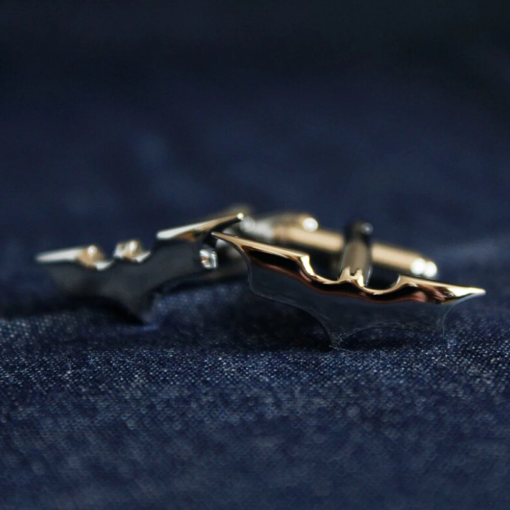 Wholesale 2025 New Men's Bat Cufflinks Shiny Silver Superhero Movie Star Design Quality Stainless Steel Cufflinks