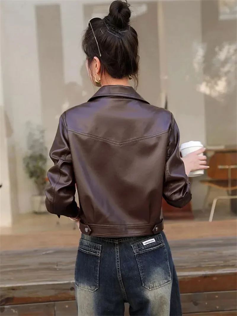 2025 봄과 가을 여성용 신상 캐주얼 숏 가죽 재킷 여성용 모터사이클 로브 인기 있는 소형 PU 가죽 슈트 칼라 재킷