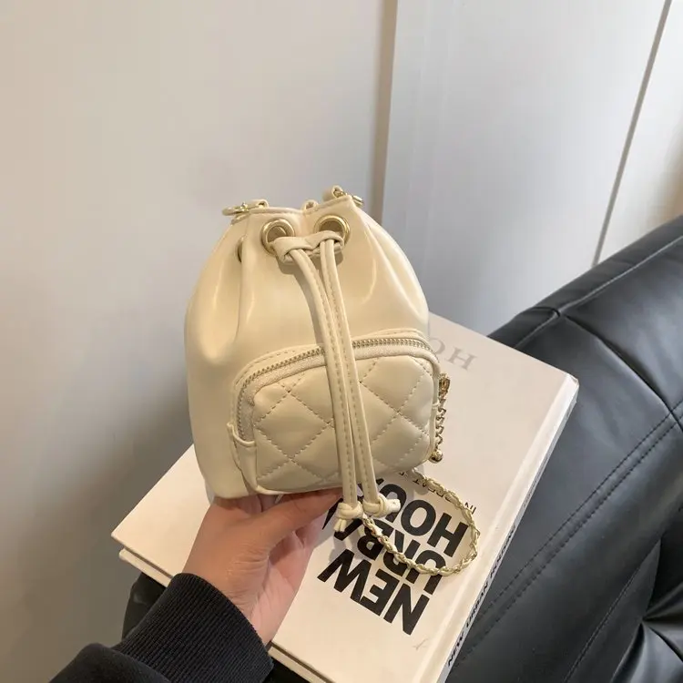 

Новая стеганая сумка-ведро 2026 года для женщин с жемчужной цепочкой и завязками, элегантная мини-сумка через плечо