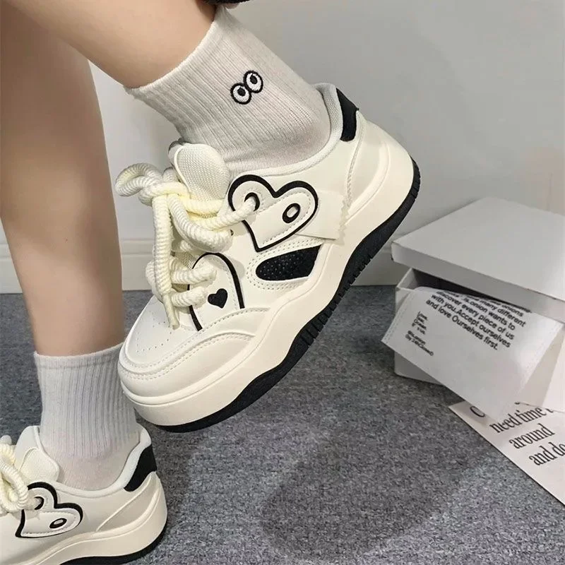 Trend Brand Fashion Designer Women's Sports Shoes Flat Sneakers Casual Street Couple Shoes Black White Love Skateboard Shoes