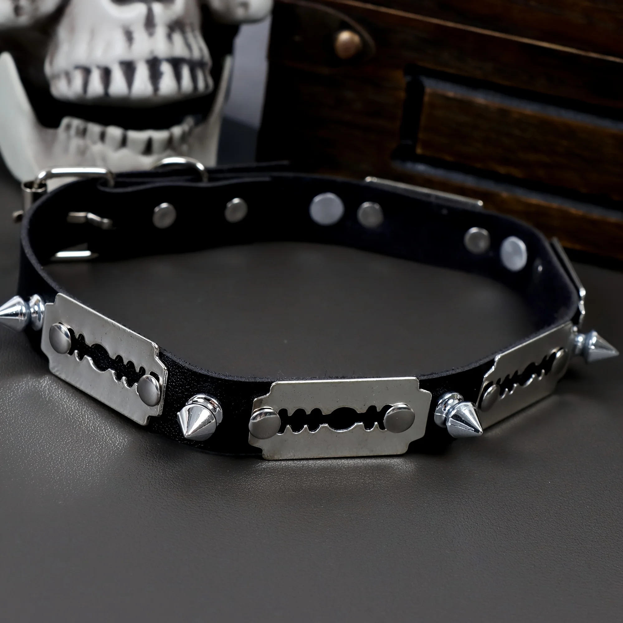 القوطية الهيب هوب للجنسين PUPU بو الجلود المختنق الجلود، تنوعا النمط الياباني الكوري مسننة برشام مطعمة قلادة طوق، Fas